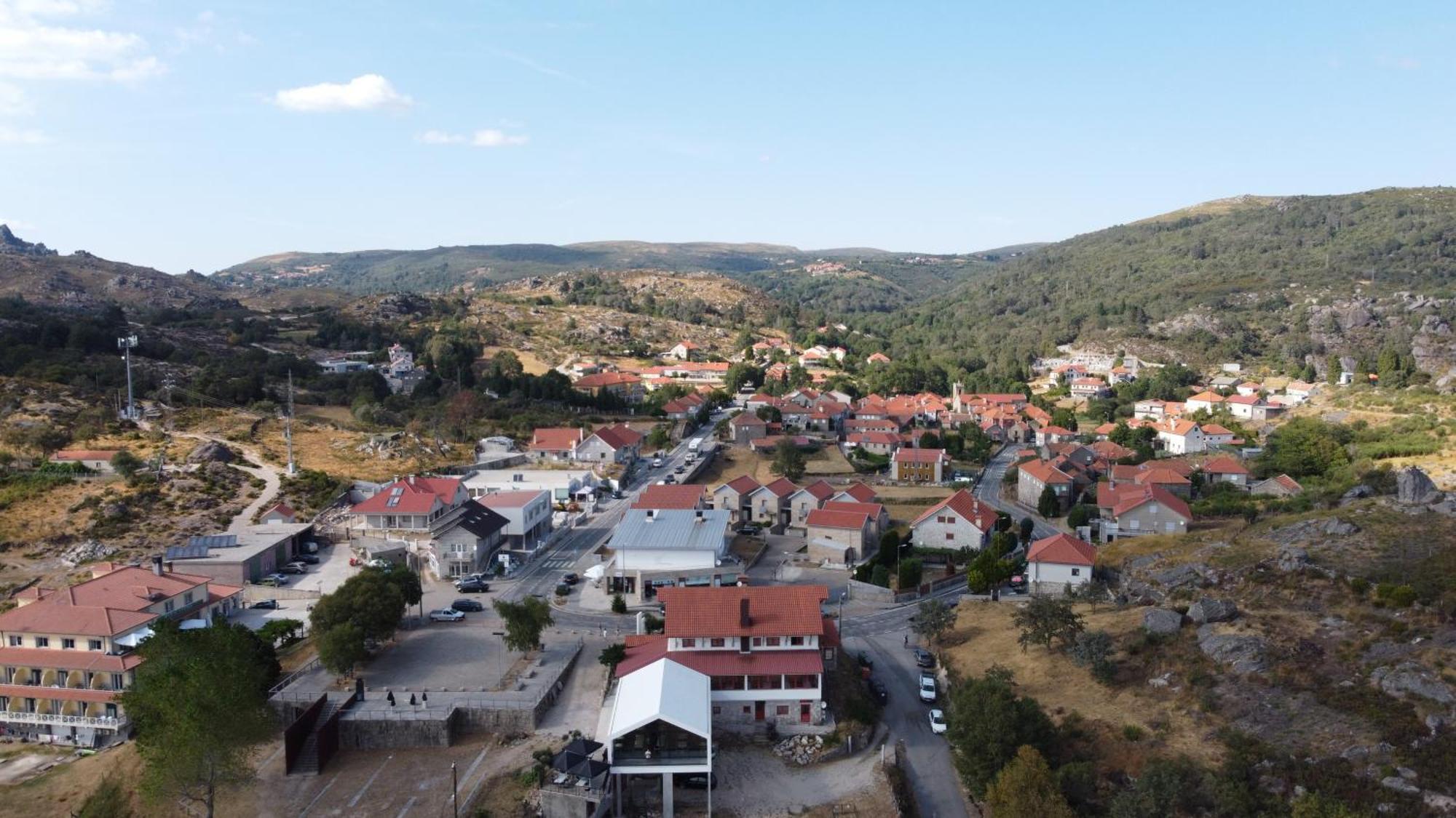 Alojamento Local - Miradouro Do Castelo Castro Laboreiro Exterior photo